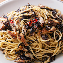 焼き鯖とひじきのペペロンチーノ